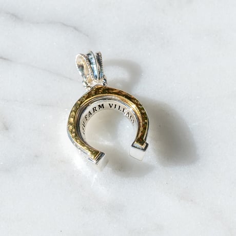 Signet Horseshoe Top