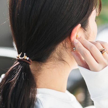 Signet Horseshoe Hair Tie