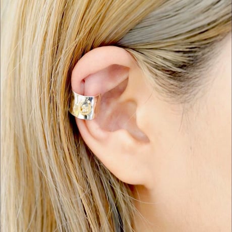 Farm Horseshoe Earcuff