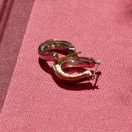 Signet Horseshoe Pierce