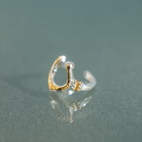 Signet Horseshoe Earcuff