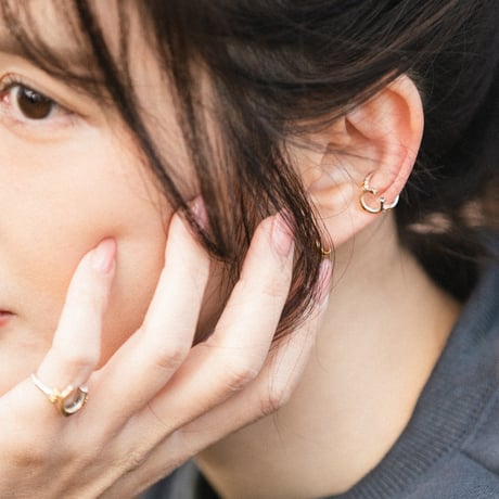 Signet Horseshoe Earcuff