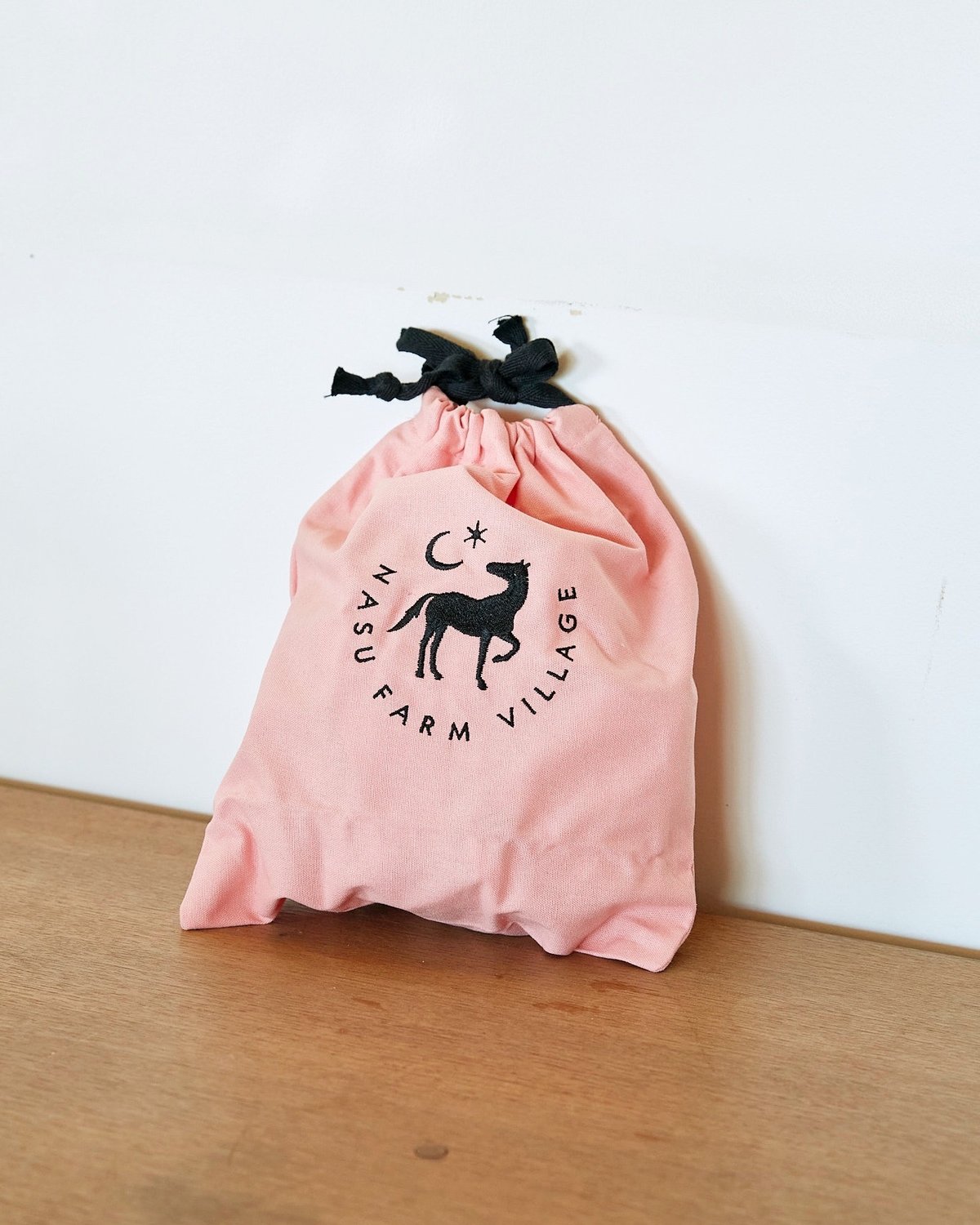 カラーロゴ巾着 | NASU FARM VILLAGE ONLINE STORE