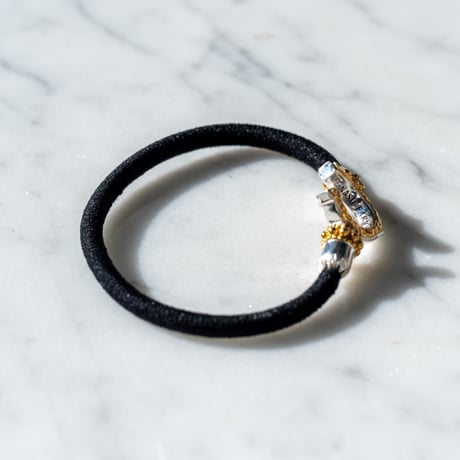 Signet Horseshoe Hair Tie