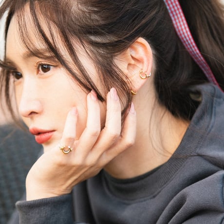 Signet Horseshoe Earcuff