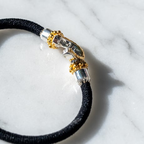 Signet Horseshoe Hair Tie