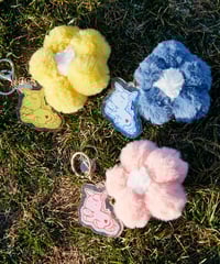SABLE FLUFFY FLOWER KEY CHAIN