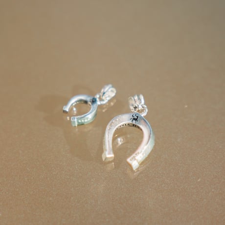 Signet Horseshoe Top