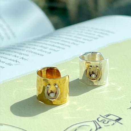 Farm Horseshoe Earcuff