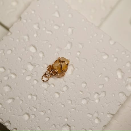 〈最強波動で最上波動と最高の幸せに導く〉【超希少ナイジェリア産ゴールデンフェナカイト　14KPGF 製ワイヤーラップ　ミニペンダント】 ２