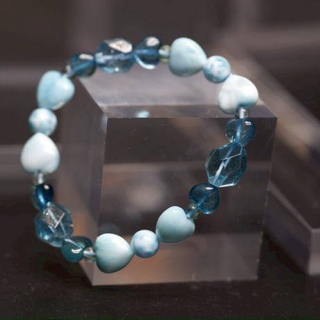 〈愛と自由をひらく海の光〉Blue Grace ブレスレット