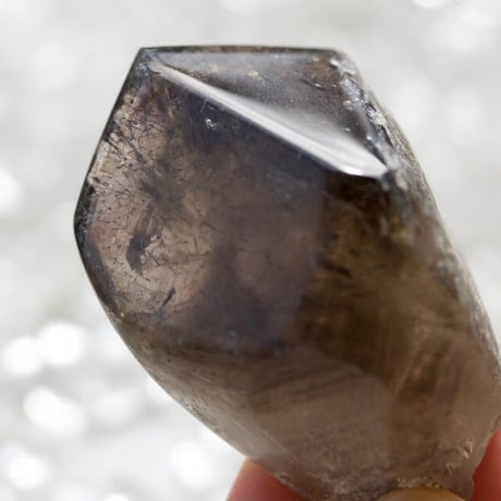 〈暗闇を照らすセントエルモの火〉スーパーセブン（R）ハーフポリッシュ特大原石