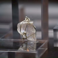 〈レムリア叡智とブルーエンジェルと虹の女神〉【超希少ロシレム・オパールオーラ】シルバー925製　ワイヤーラップ　大きめペンダント