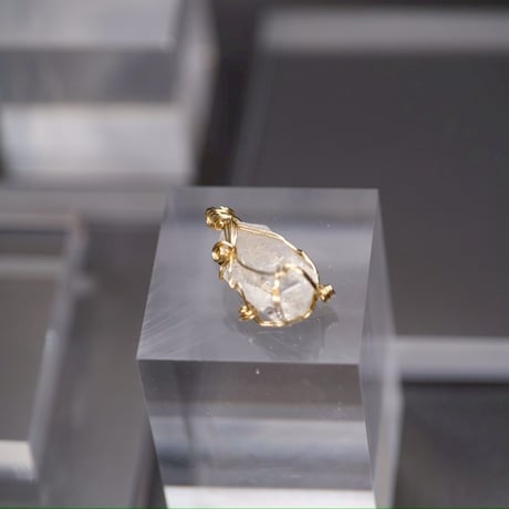 〈宇宙由来の光を地球で放つ〉【超希少　星の種水晶　14KGF 製ワイヤーラップ　大きめサイズ　ペンダント】  5