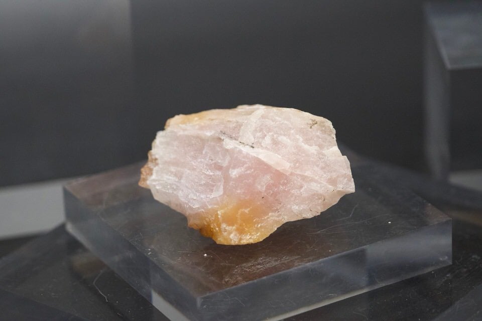 超希少　ピンクペタライト　特大原石 超希少ピンクペタライト特大原石