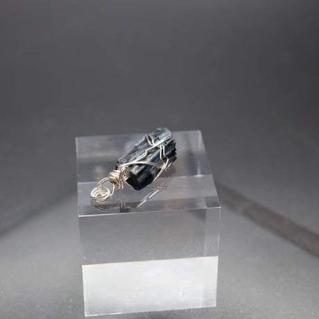 〈光の統合と喜びの表現〉【超希少インディゴライト・トルマリン・ハイグレード結晶】シルバー925製　ワイヤーラップ　大きめペンダント