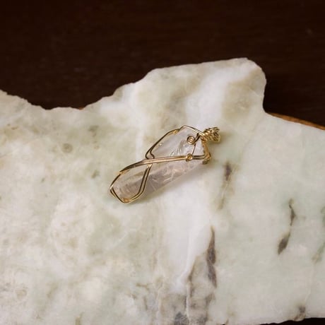 〈強力浄化＆実現化向上〉希少ガネーシュヒマール水晶・クリアードルフィン　14KGFワイヤーラップ／大サイズ・ペンダント（6）