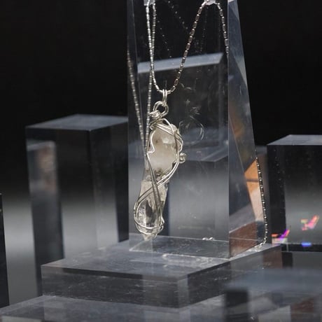 〈天使の愛と真実の愛のパートナーシップ〉【アクアマリン・ジェムグレード結晶】シルバー925ワイヤーラップ  大きめペンダント （２）