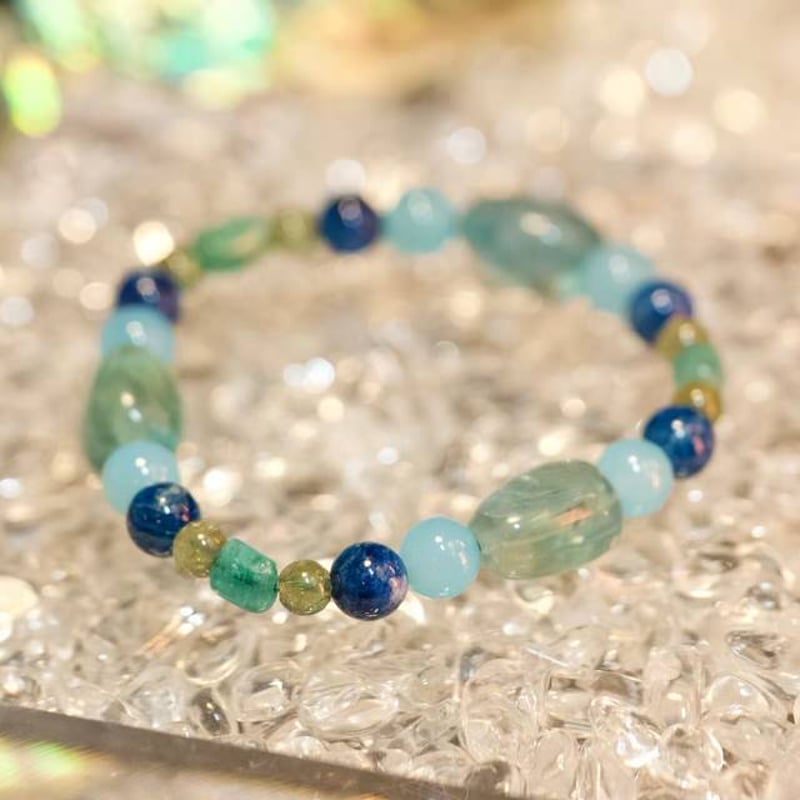 （175）かお◆ブルークリソコラシリカ（176）ルビーインブルーゾイサイト インゾイサイト天然石の商品一覧｜銀座東道天然石専門店