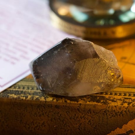 〈暗闇を照らすセントエルモの火〉スーパーセブン（R）ハーフポリッシュ特大原石