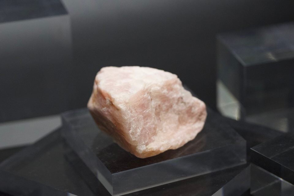 超希少ピンクペタライト特大原石