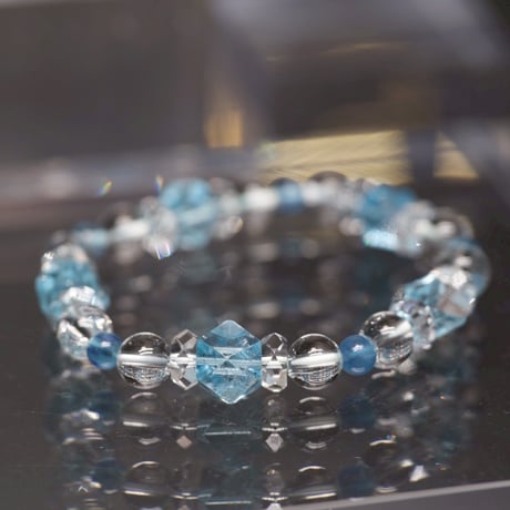〈天空の青い宝石〉セレスティアルブルー ブレスレット
