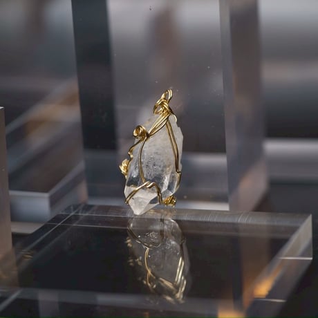 〈宇宙由来の光を地球で放つ〉【超希少　星の種水晶　14KGF 製ワイヤーラップ　大きめサイズ　ペンダント】  5