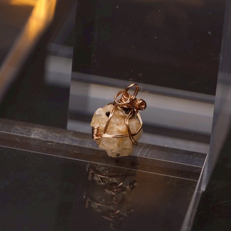 〈最強波動で最上波動と最高の幸せに導く〉【超希少ナイジェリア産クリアーフェナカイト結晶クラスター　14KPGF 製ワイヤーラップ　大きめサイズ　ペンダント】