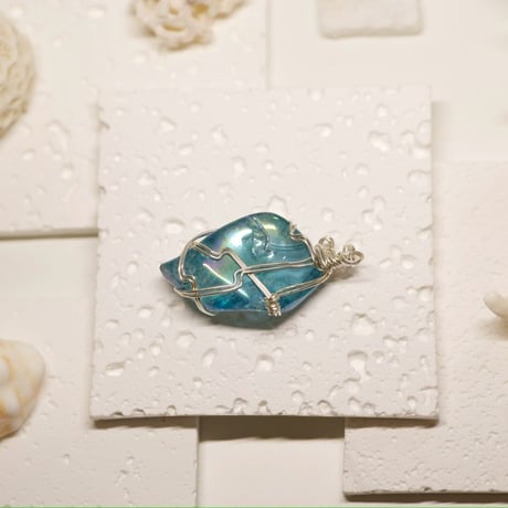 〈レムリア叡智とブルーエンジェルと虹の女神〉【超希少ロシレム・アクアオーラ】シルバー925製　ワイヤーラップ　大きめペンダント １
