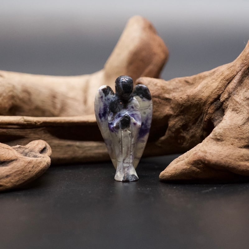 ホワイトジェイド エンジェル 天使 カーヴィング 天然石 ヒーリング 彫刻