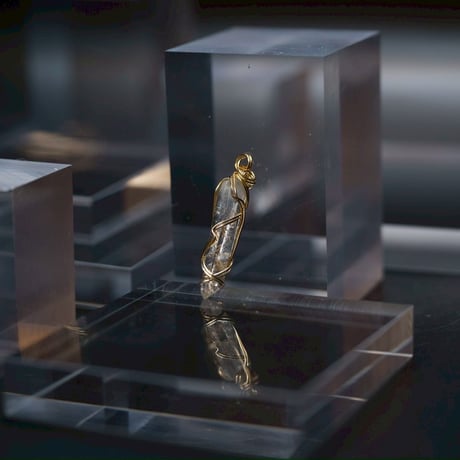 〈宇宙由来の光を地球で放つ〉【超希少　星の種水晶　14KGF 製ワイヤーラップ　大きめサイズ　ペンダント】  6