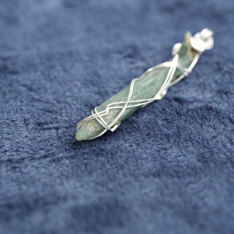 モルダバイト天使カービング 水晶 エンジェル彫刻 | エンジェル