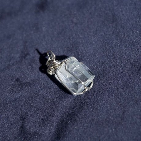 〈天使の愛と真実の愛のパートナーシップ〉【アクアマリン・ジェムグレード超美結晶】シルバー925ワイヤーラップ  ペンダント （3）