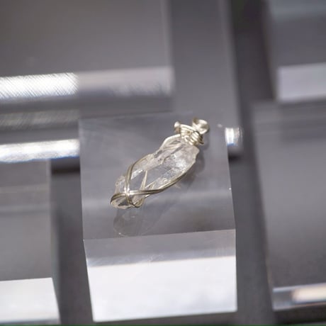 〈宇宙由来の光を地球で放つ〉【超希少　星の種水晶　シルバー925 製ワイヤーラップ　大きめサイズ　ペンダント】  3
