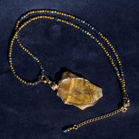 〈黄金の創造〉Golden Manifest－ 豊かさを現実にする光ネックレス －
