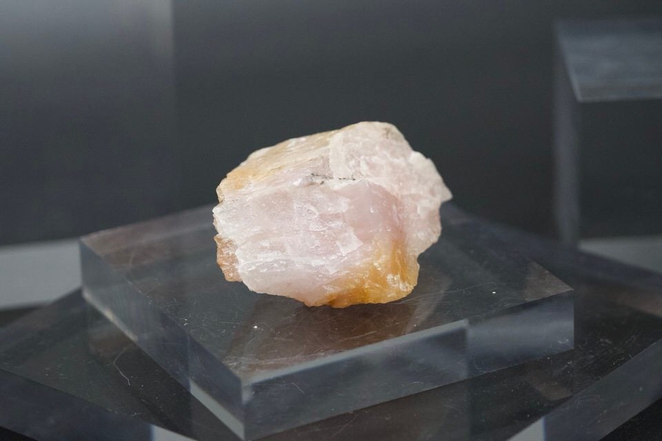 超希少　ピンクペタライト　特大原石 超希少ピンクペタライト特大原石