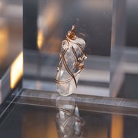 〈宇宙由来の光を地球で放つ〉【超希少　星の種水晶　14KPGF 製ワイヤーラップ　中サイズ　ペンダント】1