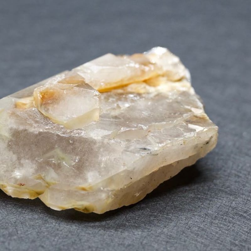 黄金の浄化の炎〉【超希少ザギマウンテンクォーツ エジリン入り 黄金の浄化の炎〉【超希少ザギマウンテンクォーツ エジリン入り