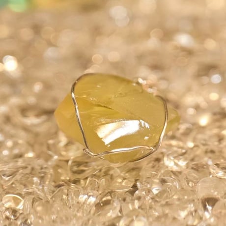 〈運命の変化変容〉【希少オウロヴェルデクォーツ　シルバー 製ワイヤーラップ　大きめペンダント (５）】