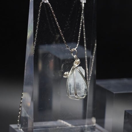 〈天使の愛と真実の愛のパートナーシップ〉【アクアマリン・ジェムグレード・極美結晶】シルバー925ワイヤーラップ  大きめペンダント　（5）