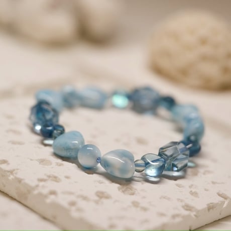 〈愛と自由をひらく海の光〉Blue Grace ブレスレット