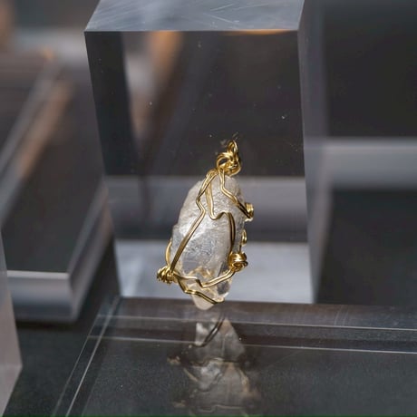 〈宇宙由来の光を地球で放つ〉【超希少　星の種水晶　14KGF 製ワイヤーラップ　大きめサイズ　ペンダント】  5