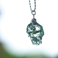 〈光の祝福と目覚め〉【アンダラクリスタル・希少サイババグリーン】シルバー925ワイヤーラップ・大きめペンダント