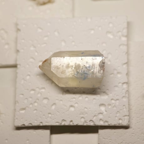 〈ピースフル・ワンハート ― 蒼き静謐〉 閉山鉱山オールドストック 超希少パパゴアイト・イン・クォーツ ミュージアムグレード ポイント大原石 55g