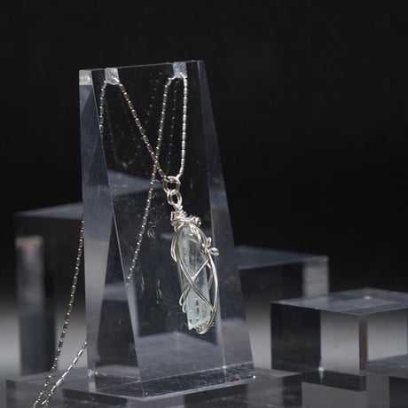 〈天使の愛と真実の愛のパートナーシップ〉【アクアマリン・ジェムグレード結晶】シルバー925ワイヤーラップ  大きめペンダント （２）