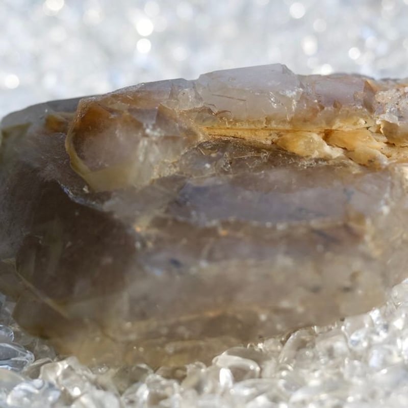 黄金の浄化の炎〉【超希少ザギマウンテンクォーツ エジリン入り