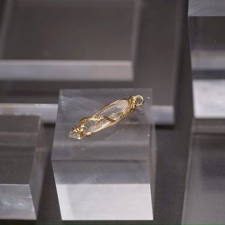 〈宇宙由来の光を地球で放つ〉【超希少　星の種水晶　14KGF 製ワイヤーラップ　大きめサイズ　ペンダント】  6