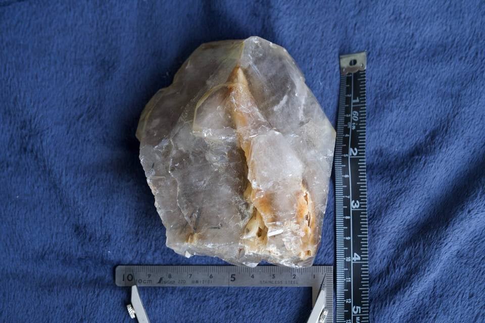 黄金の浄化の炎〉【超希少ザギマウンテンクォーツ エジリン入り  