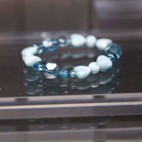 〈愛と自由をひらく海の光〉Blue Grace ブレスレット