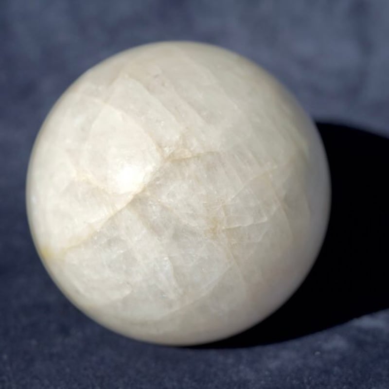 ロシア産ナトロライトの大きなスフィア